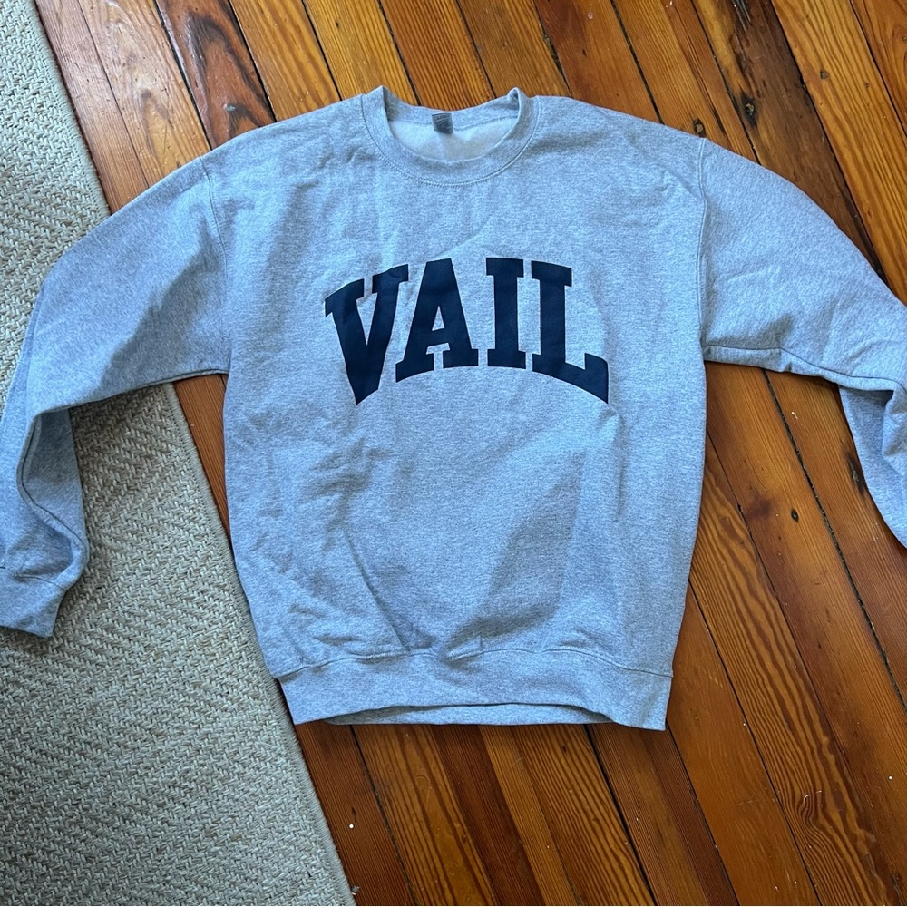 Never Worn Vintage Style Vail Sweatshirt Size M